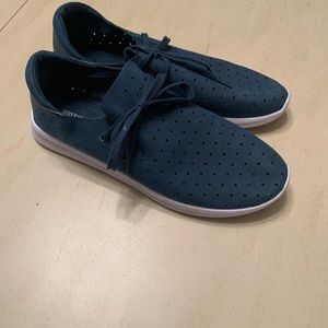 Women’s mossimo shoes